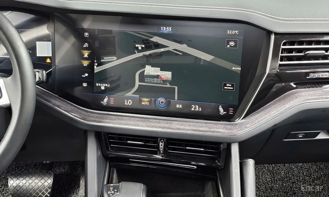VW Touareg PREMIUM* 3.0* TDI* ОБДУХ* 360* КАМЕРИ* ПОДГРЕВ* , снимка 11 - Автомобили и джипове - 54619170