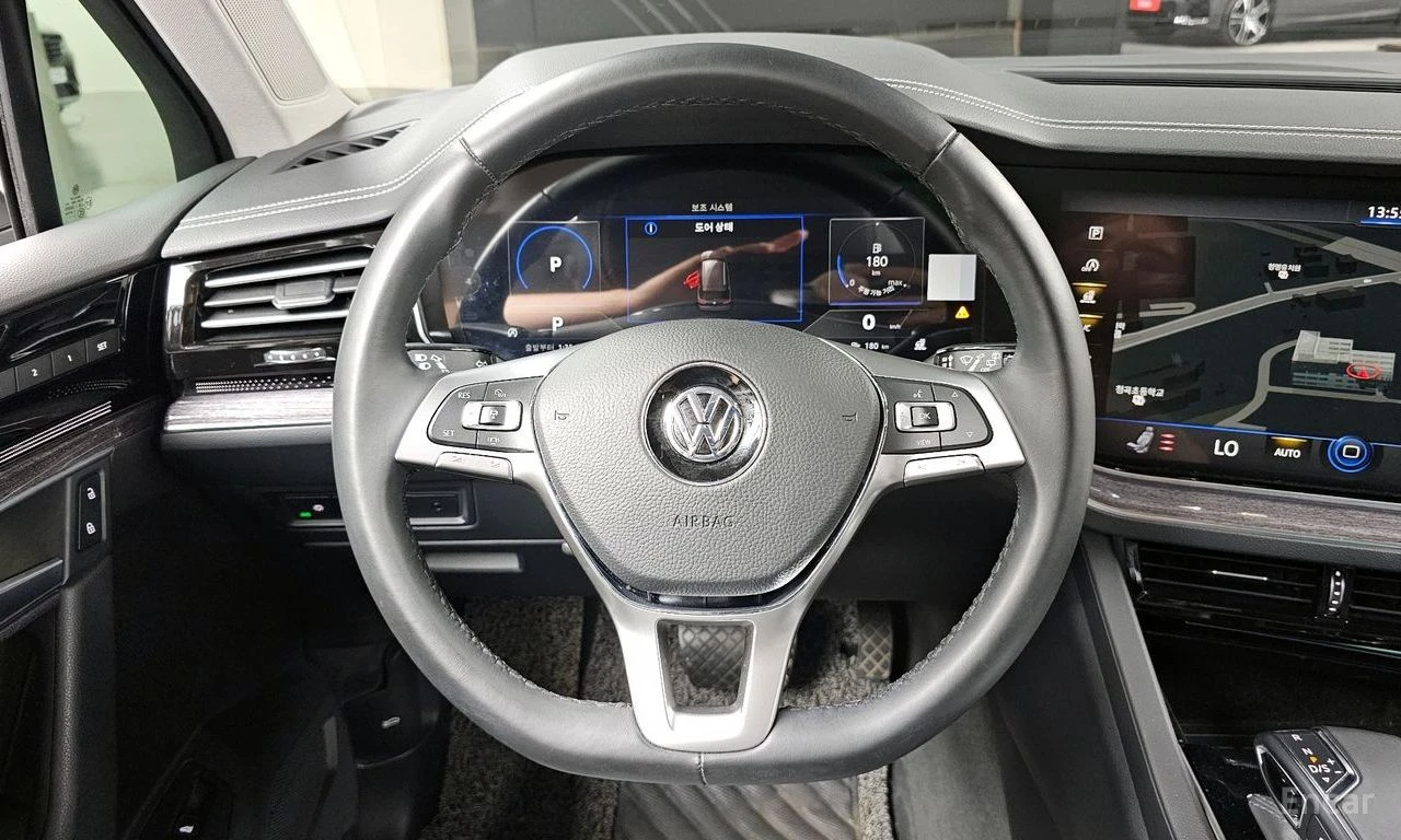 VW Touareg PREMIUM* 3.0* TDI* ОБДУХ* 360* КАМЕРИ* ПОДГРЕВ* , снимка 6 - Автомобили и джипове - 54619170
