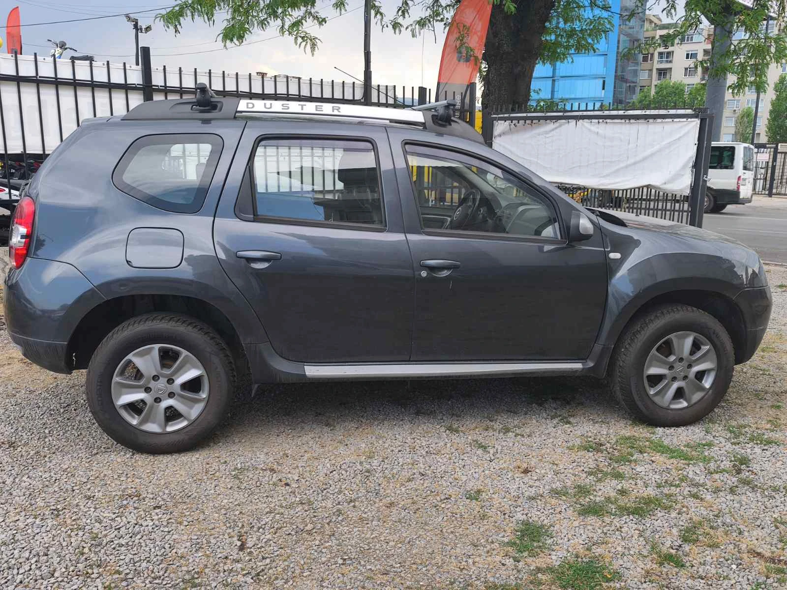 Dacia Duster 1.5 DCI EURO 6B, снимка 12 - Автомобили и джипове - 55102074