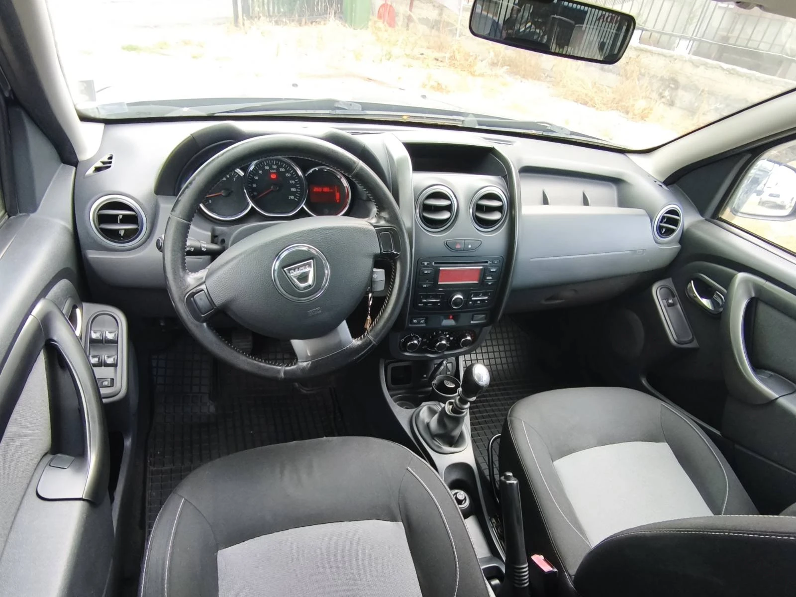 Dacia Duster 1.5 DCI EURO 6B, снимка 5 - Автомобили и джипове - 55102074