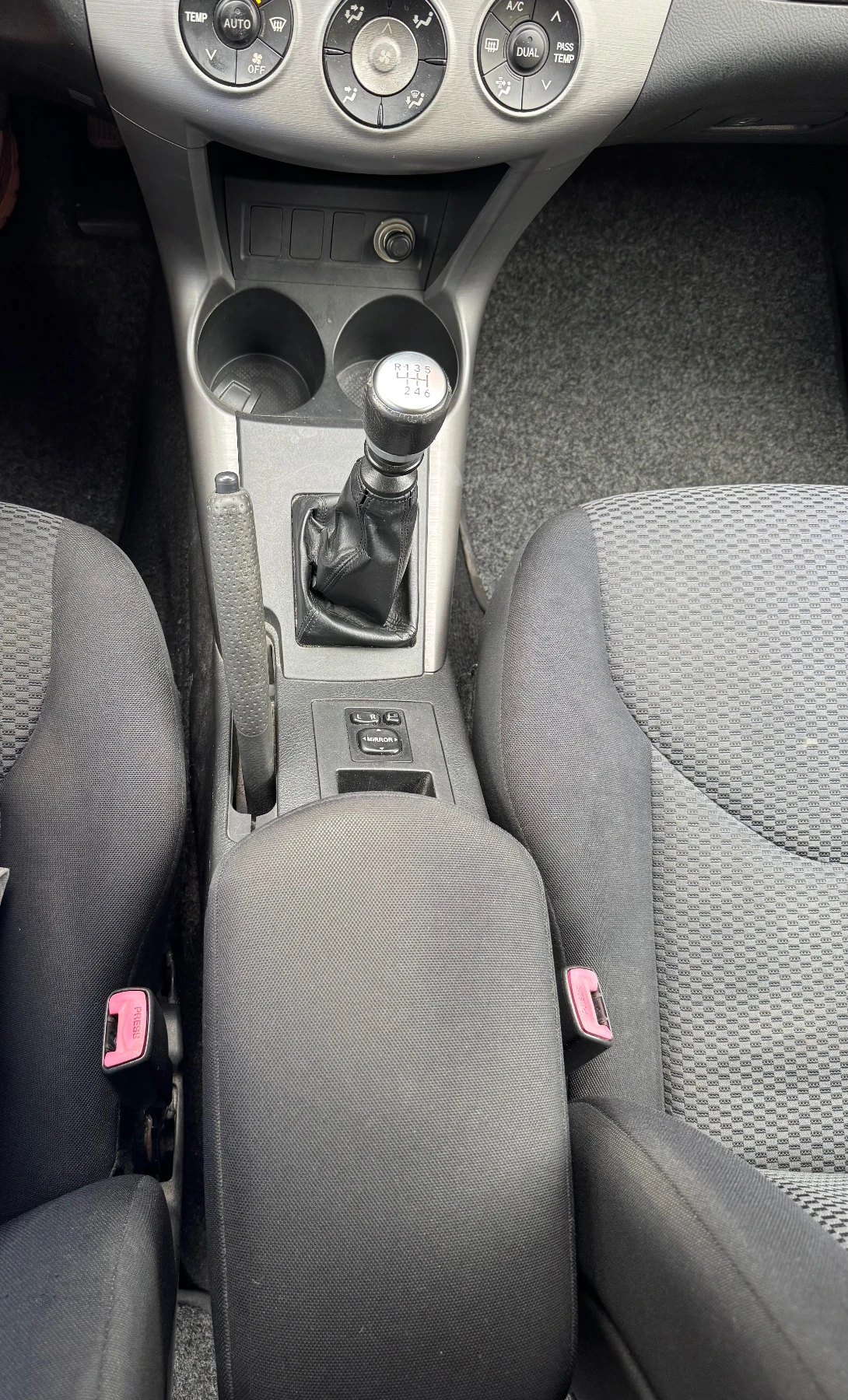 Toyota Rav4 2.2 D-4D 136к.с , снимка 10 - Автомобили и джипове - 55224538