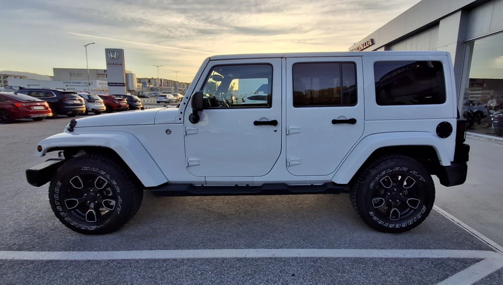 Jeep Wrangler Sahara JK 3.6 V6 4x4, снимка 9 - Автомобили и джипове - 56310941