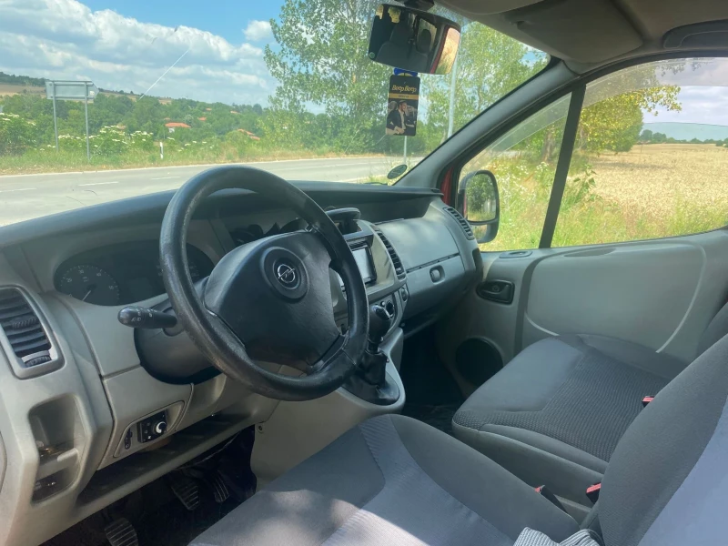 Opel Vivaro, снимка 10 - Бусове и автобуси - 52531635