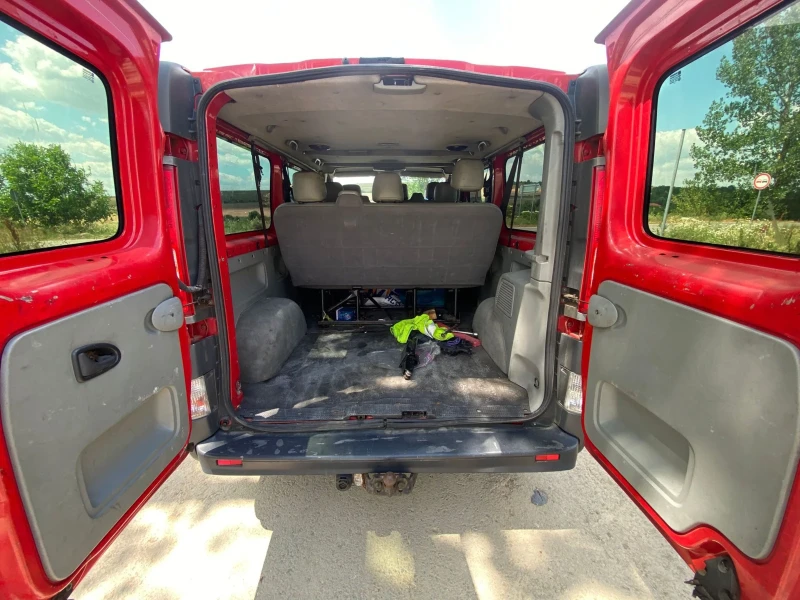Opel Vivaro, снимка 8 - Бусове и автобуси - 52531635