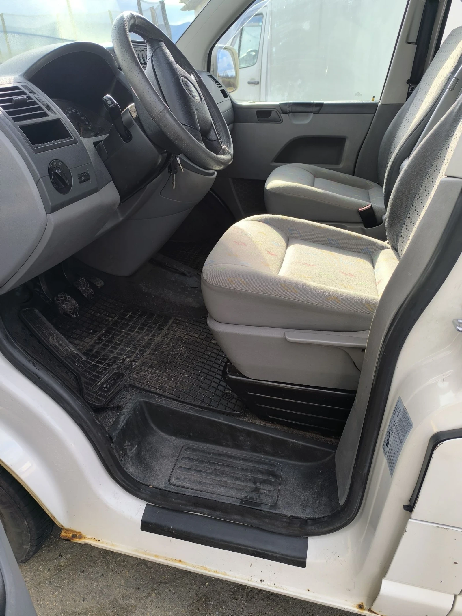 Кемпер VW T5, снимка 16 - Каравани и кемпери - 54924824