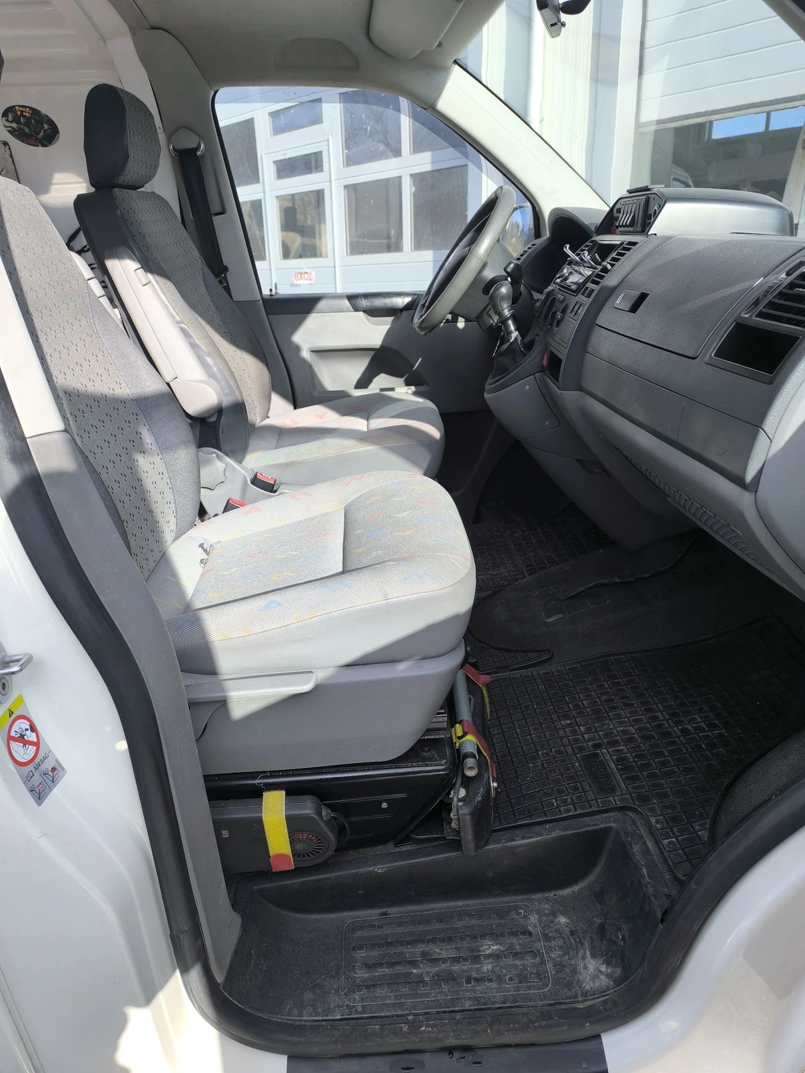 Кемпер VW T5, снимка 3 - Каравани и кемпери - 54924824