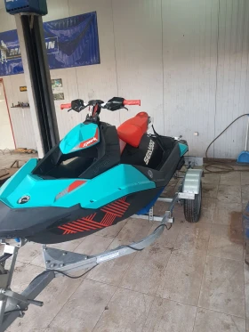 Джет Bombardier Sea Doo spark trixx, снимка 4 - Воден транспорт - 49629247