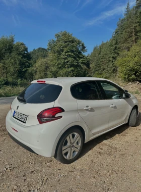 Peugeot 208 1.2 110к.с Автоматик , снимка 3