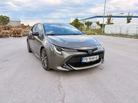 Toyota Corolla 2.0 Бензин Хибрид 184 кс/ Bi-tone