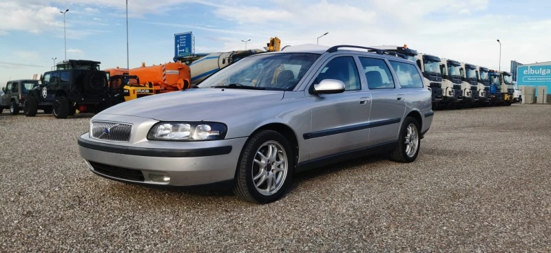 Volvo V70 2.4i АВТОМАТИК, снимка 3 - Автомобили и джипове - 43000191