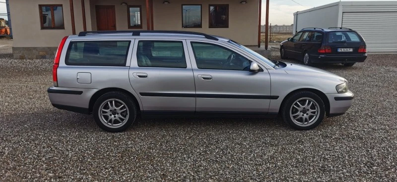 Volvo V70 2.4i АВТОМАТИК, снимка 8 - Автомобили и джипове - 43000191