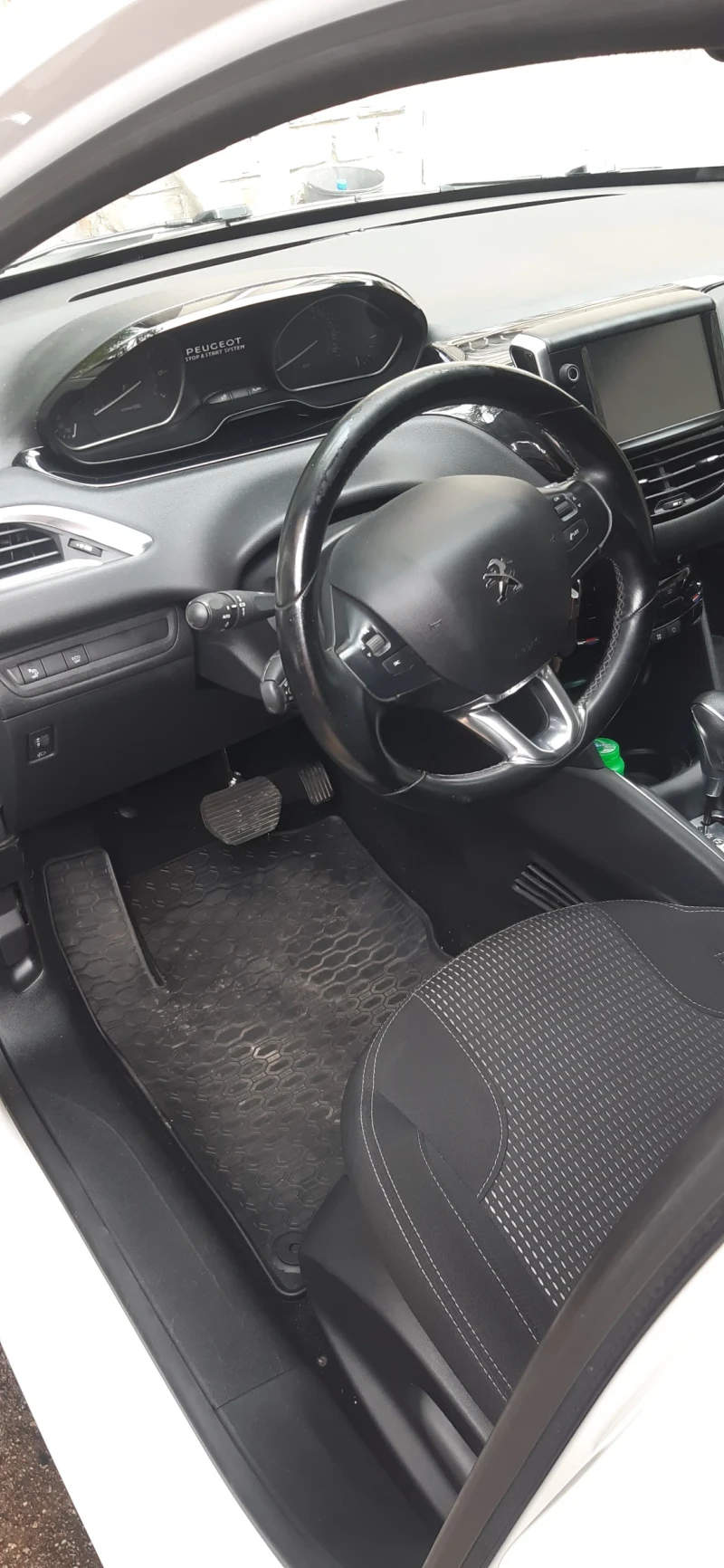 Peugeot 208 1.2 110к.с Автоматик , снимка 16 - Автомобили и джипове - 47227347