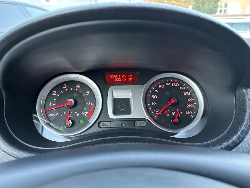 Renault Clio 1, 2i 90k.c. КЛИМА 5 ВРАТИ ВНОС-ГЕРМАНИЯ, снимка 15 - Автомобили и джипове - 48480683