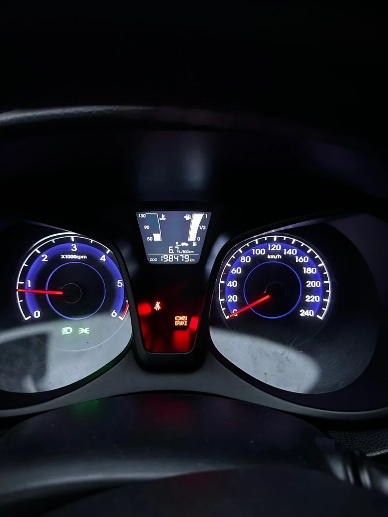 Hyundai Ix20 1.6СRDI, без забележки, снимка 6 - Автомобили и джипове - 52102285