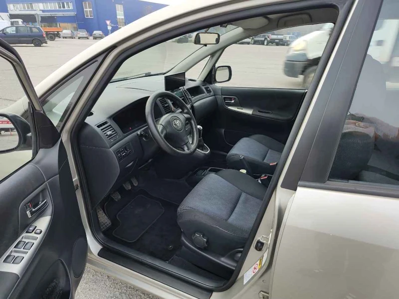 Toyota Corolla verso, снимка 8 - Автомобили и джипове - 52742499