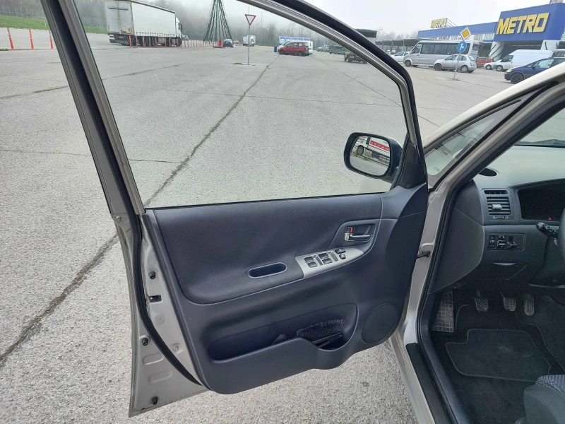 Toyota Corolla verso, снимка 9 - Автомобили и джипове - 52742499