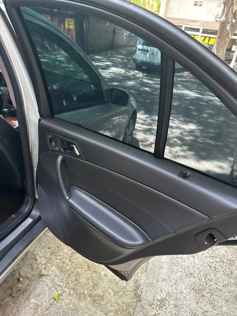 Mercedes-Benz C 220 CDI, снимка 6 - Автомобили и джипове - 53026635