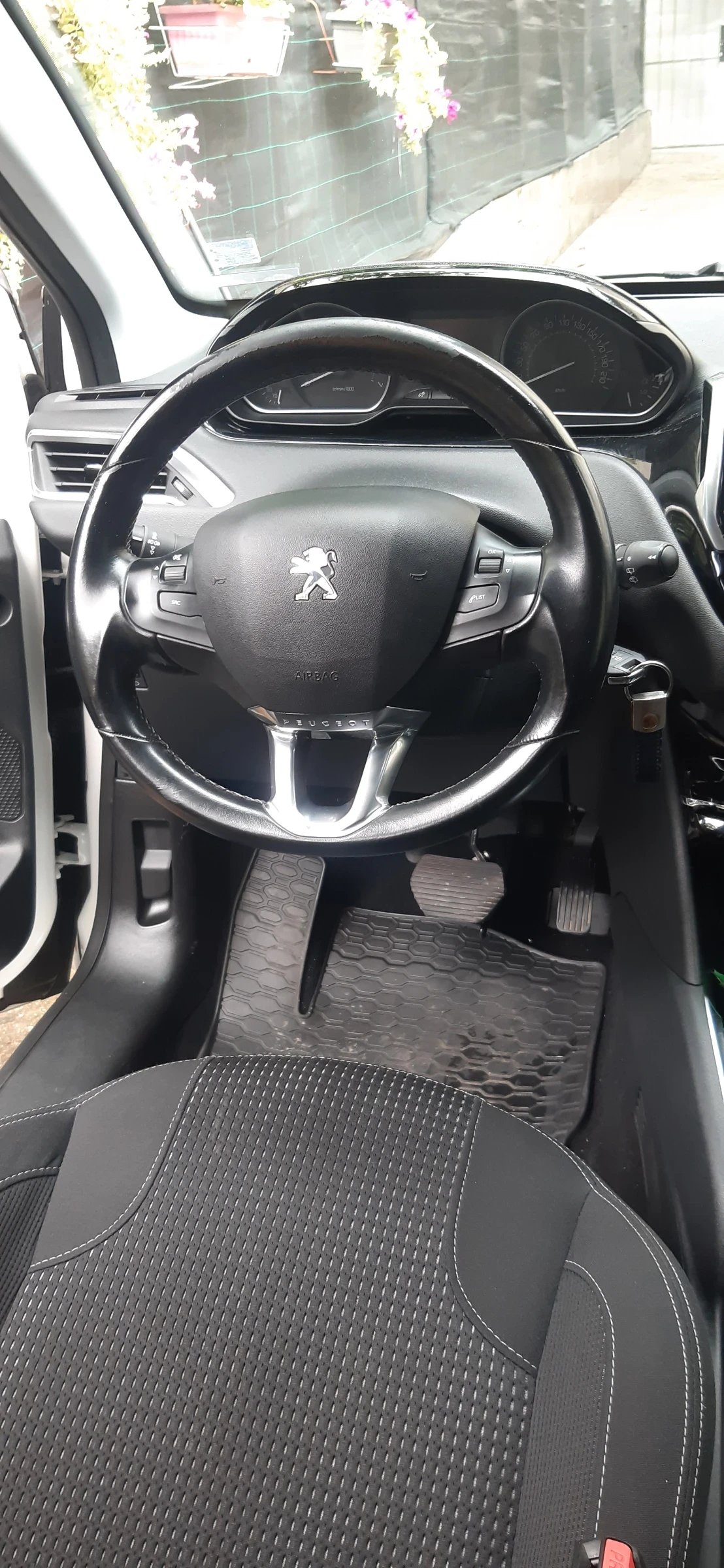 Peugeot 208 1.2 110к.с Автоматик  - изображение 5