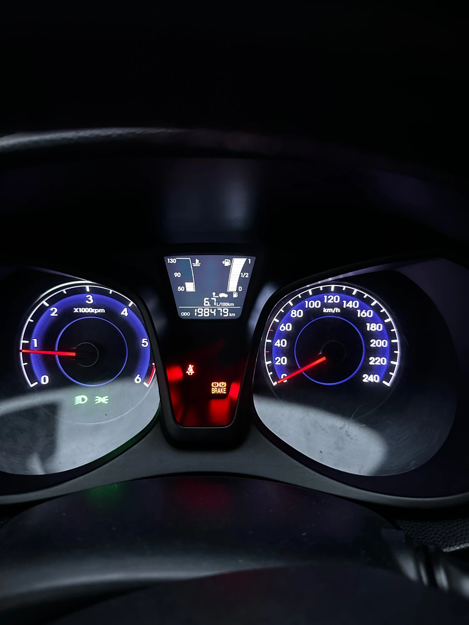 Hyundai Ix20 1.6СRDI, с валидна ГО, винетка до 06.2026г. - изображение 6