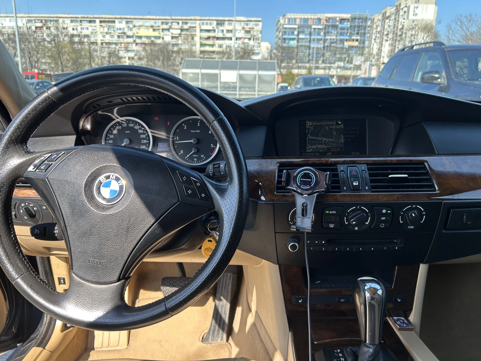 BMW 520, снимка 14 - Автомобили и джипове - 54106944