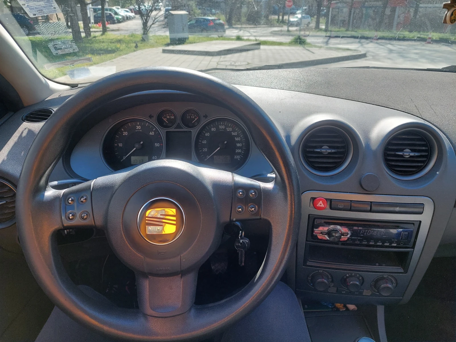 Seat Ibiza, снимка 2 - Автомобили и джипове - 54106180