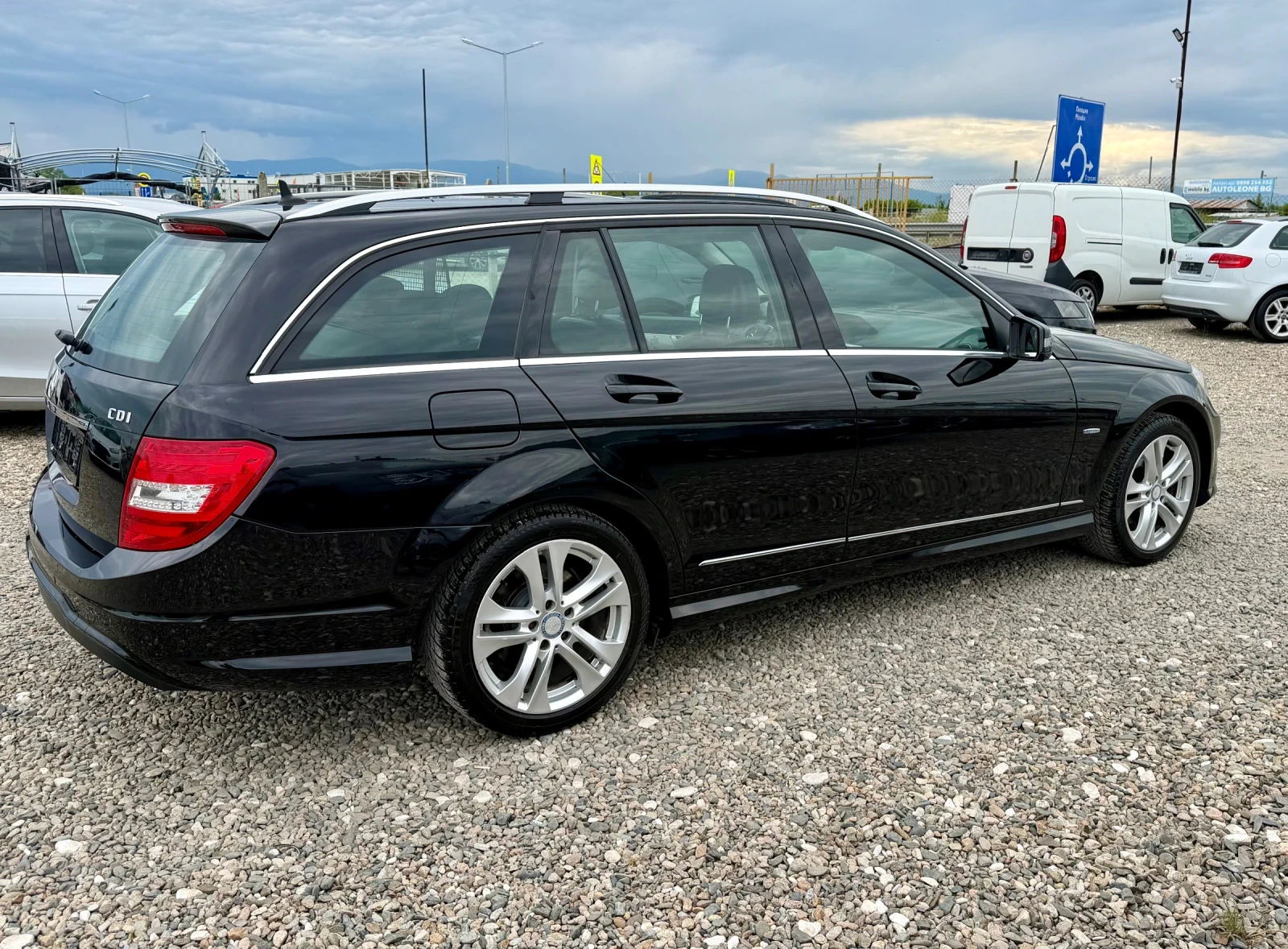 Mercedes-Benz C 220 * AMG OPTIC* NAVI * ЛИЗИНГ, снимка 4 - Автомобили и джипове - 54609678