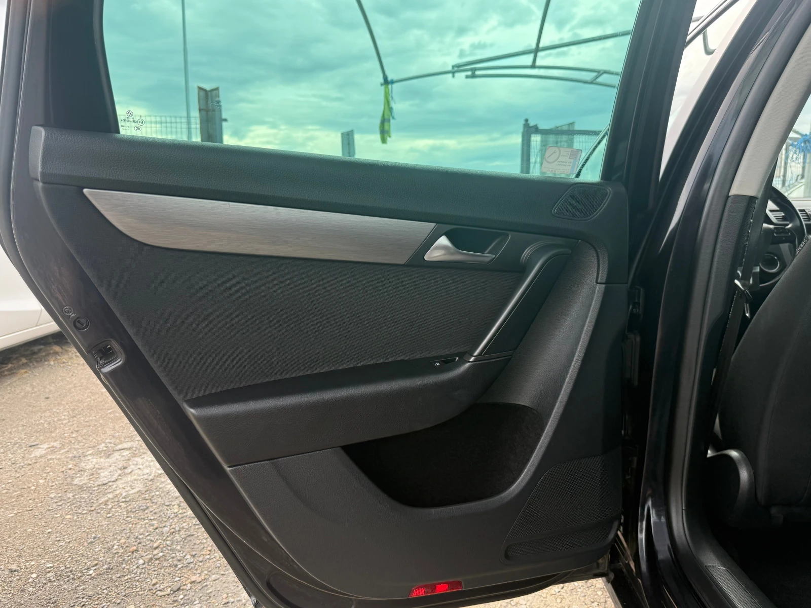 VW Passat 2.0 tdi, снимка 9 - Автомобили и джипове - 54780996