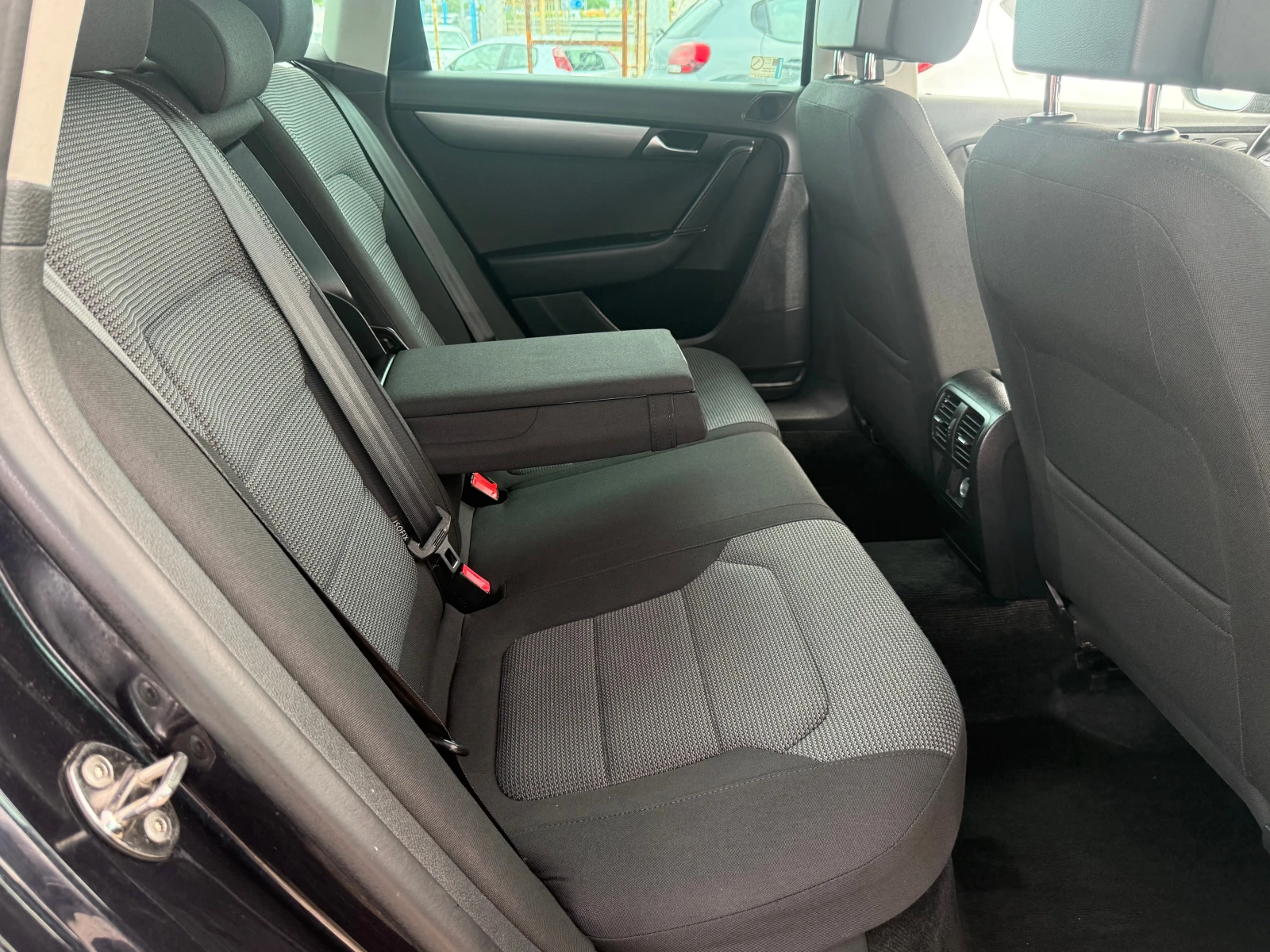 VW Passat 2.0 tdi, снимка 13 - Автомобили и джипове - 54780996