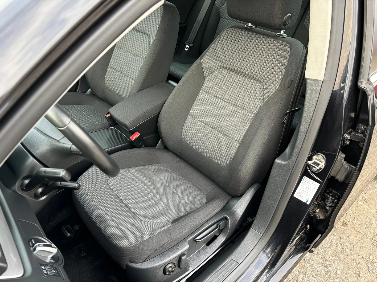 VW Passat 2.0 tdi, снимка 8 - Автомобили и джипове - 54780996