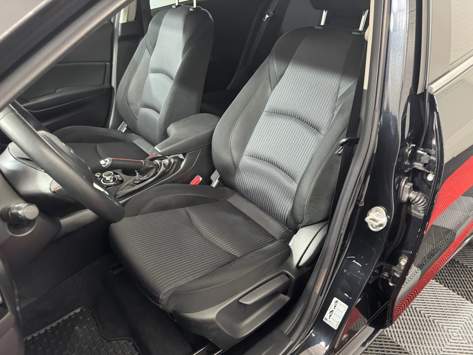 Mazda 3 1.5 SKYACTIV-D | EXCEED, снимка 12 - Автомобили и джипове - 55301410