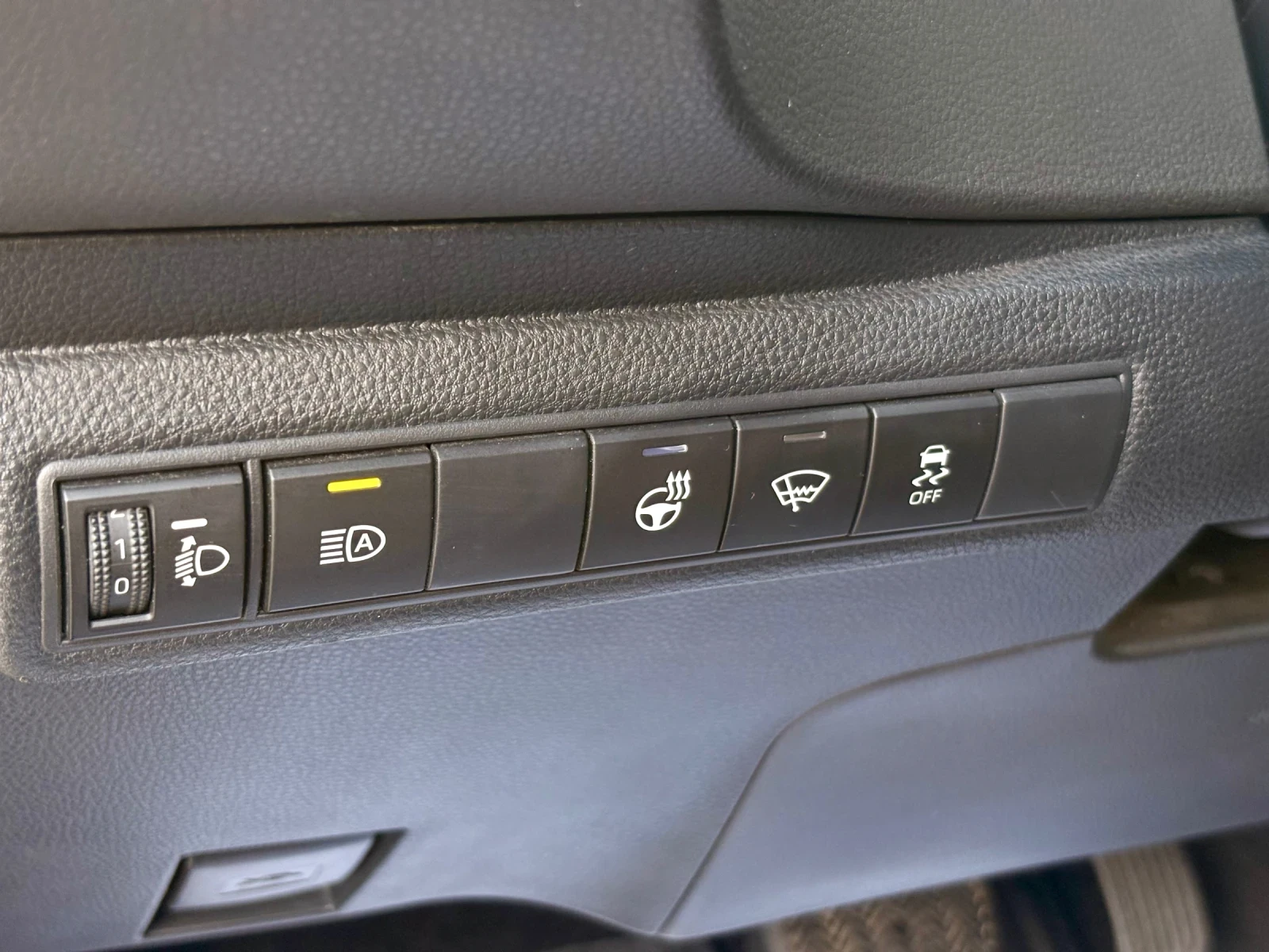 Toyota Corolla 2.0 Бензин Хибрид 184 кс/ Bi-tone , снимка 15 - Автомобили и джипове - 55400086