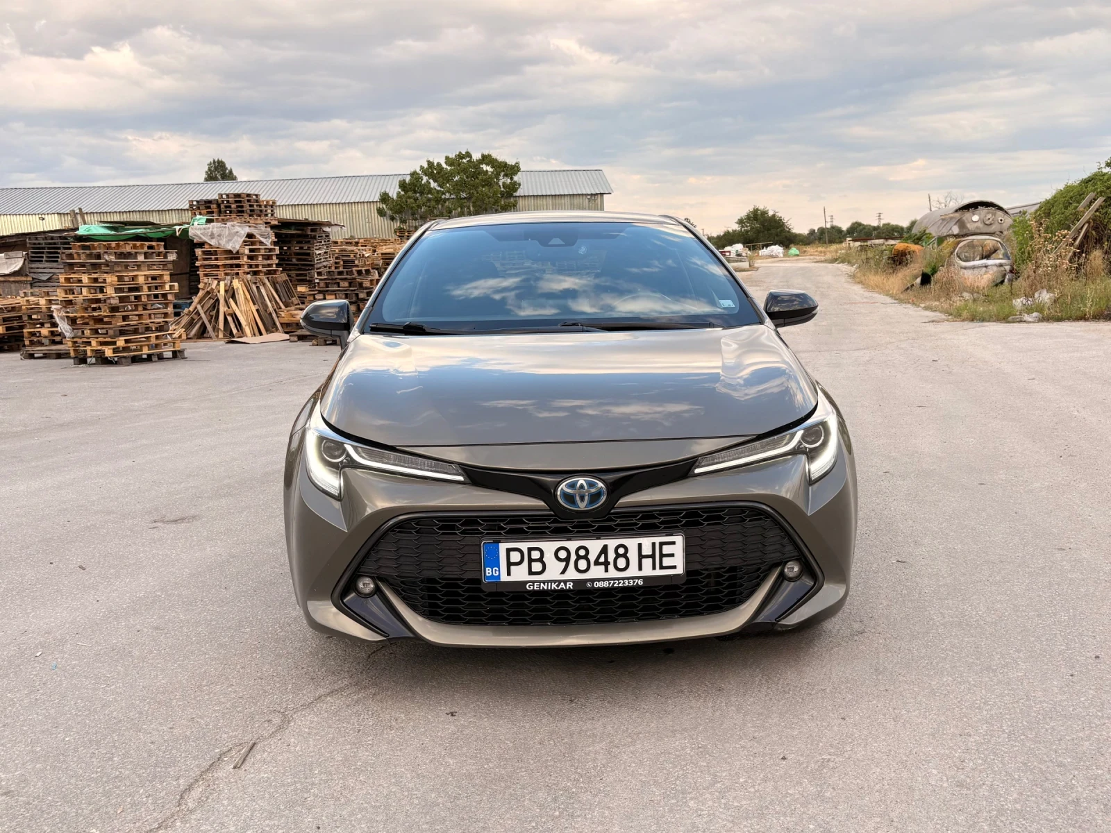 Toyota Corolla 2.0 Бензин Хибрид 184 кс/ Bi-tone , снимка 2 - Автомобили и джипове - 55400086