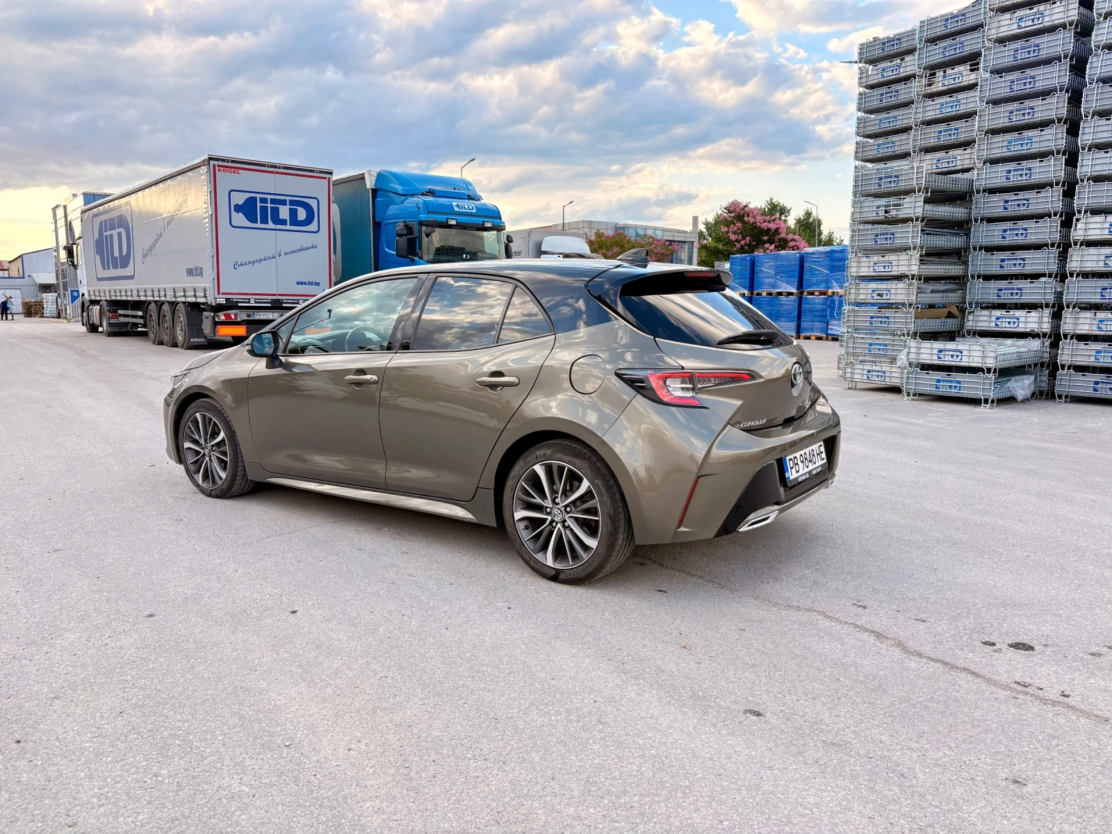 Toyota Corolla 2.0 Бензин Хибрид 184 кс/ Bi-tone , снимка 5 - Автомобили и джипове - 55400086