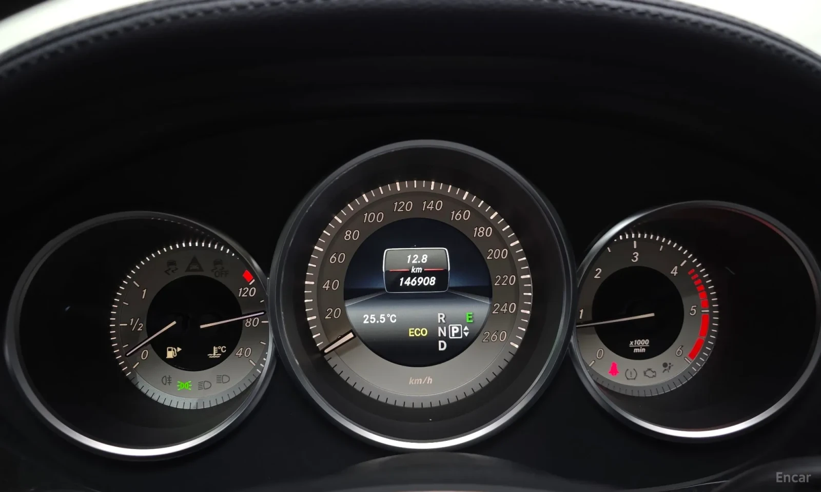 Mercedes-Benz CLS 250 Пера на волана\Реални километри\360 Камери, снимка 8 - Автомобили и джипове - 55622726