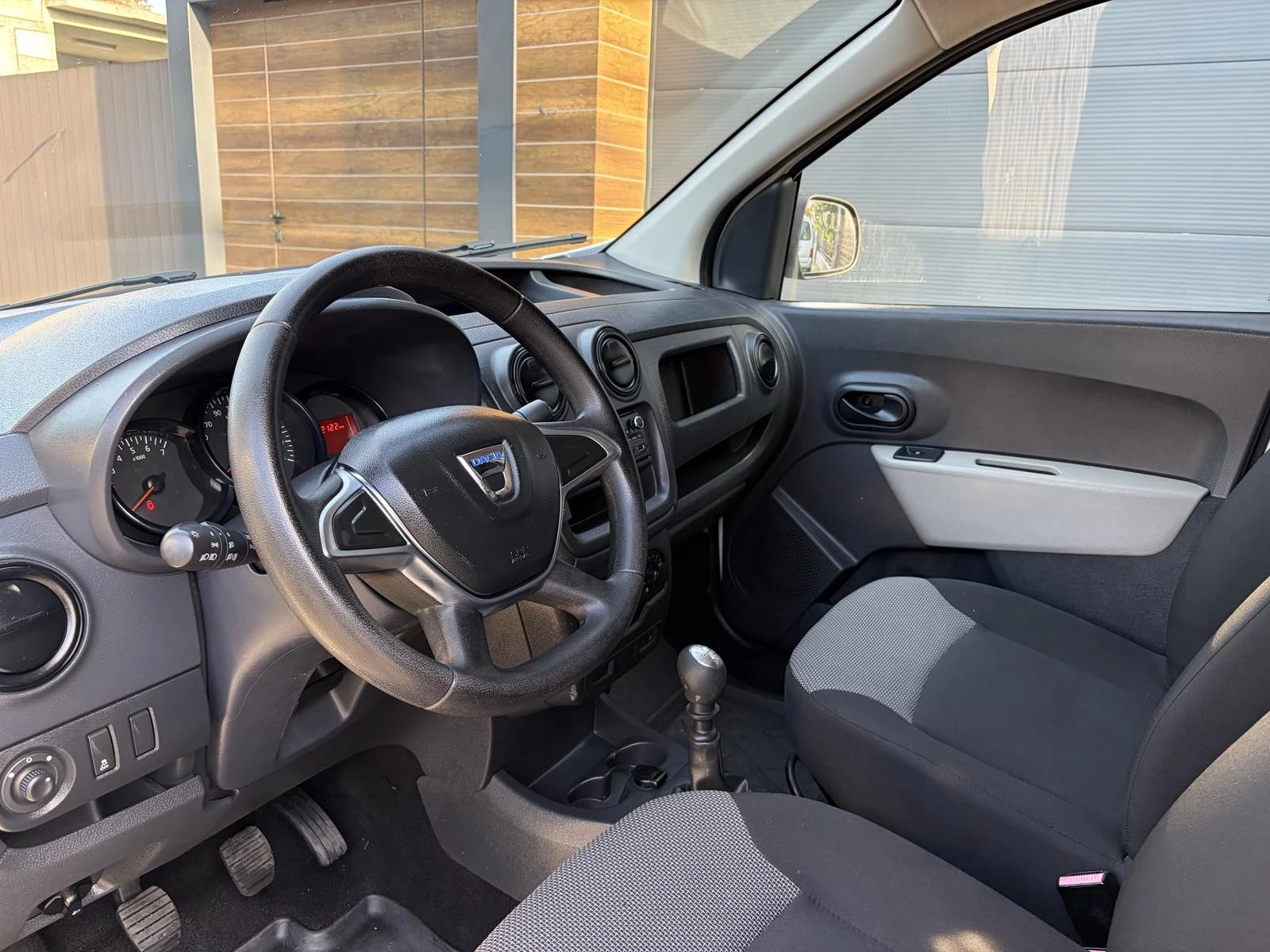 Dacia Dokker N1- M/T 1.5/ 6 ск., снимка 9 - Автомобили и джипове - 56648526