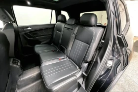 VW Tiguan 2022* R-LINE* BLK OPT* PANO* LANE ASSIST* LED* КРА, снимка 16
