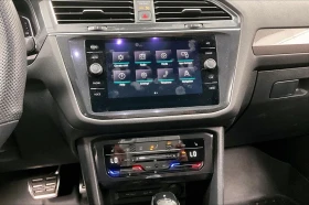 VW Tiguan 2022* R-LINE* BLK OPT* PANO* LANE ASSIST* LED* КРА, снимка 11