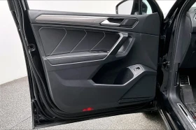 VW Tiguan 2022* R-LINE* BLK OPT* PANO* LANE ASSIST* LED* КРА, снимка 14