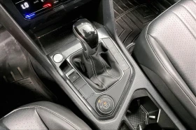 VW Tiguan 2022* R-LINE* BLK OPT* PANO* LANE ASSIST* LED* КРА, снимка 12