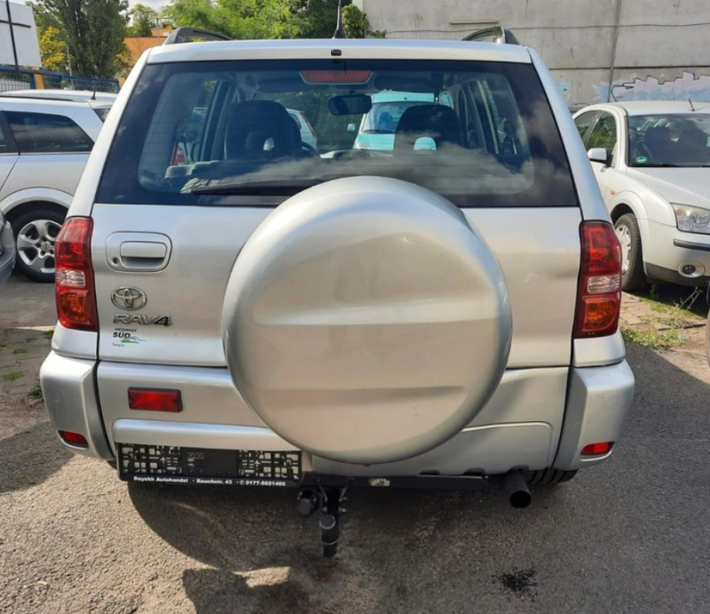 Toyota Rav4 2.0 D4D / НА ЧАСТИ, снимка 2 - Автомобили и джипове - 38200041