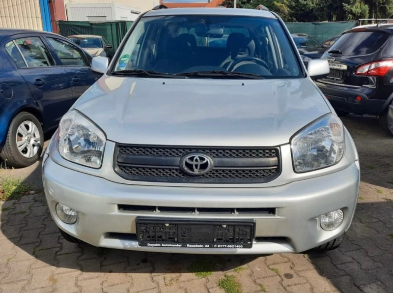 Toyota Rav4 2.0 D4D / НА ЧАСТИ, снимка 1 - Автомобили и джипове - 38200041