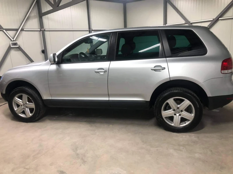 VW Touareg, снимка 2 - Автомобили и джипове - 49509001