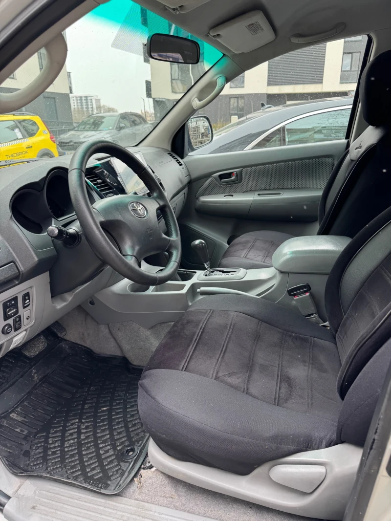 Toyota Hilux 3.0 d4d, снимка 14 - Автомобили и джипове - 48692426