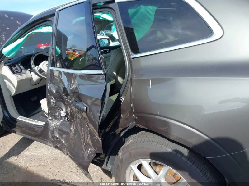 Volvo XC60 T5 Momentum, снимка 6 - Автомобили и джипове - 53502137