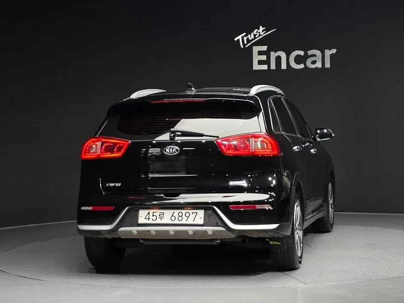 Kia Niro Prestige, снимка 4 - Автомобили и джипове - 56666505