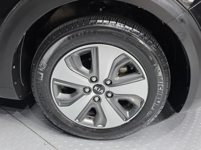 Kia Niro Prestige, снимка 5 - Автомобили и джипове - 56666505