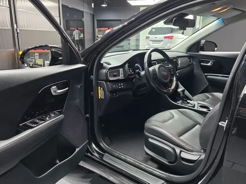 Kia Niro Prestige, снимка 10 - Автомобили и джипове - 56666505