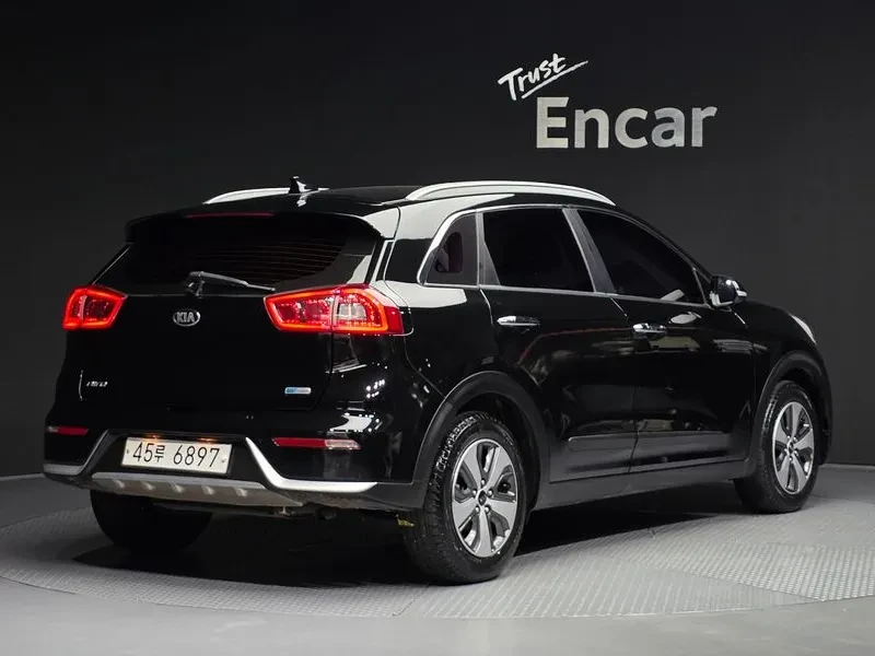 Kia Niro Prestige, снимка 2 - Автомобили и джипове - 56666505