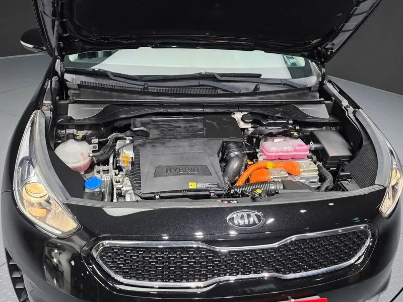 Kia Niro Prestige, снимка 6 - Автомобили и джипове - 56666505