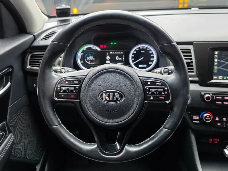 Kia Niro Prestige, снимка 13 - Автомобили и джипове - 56666505